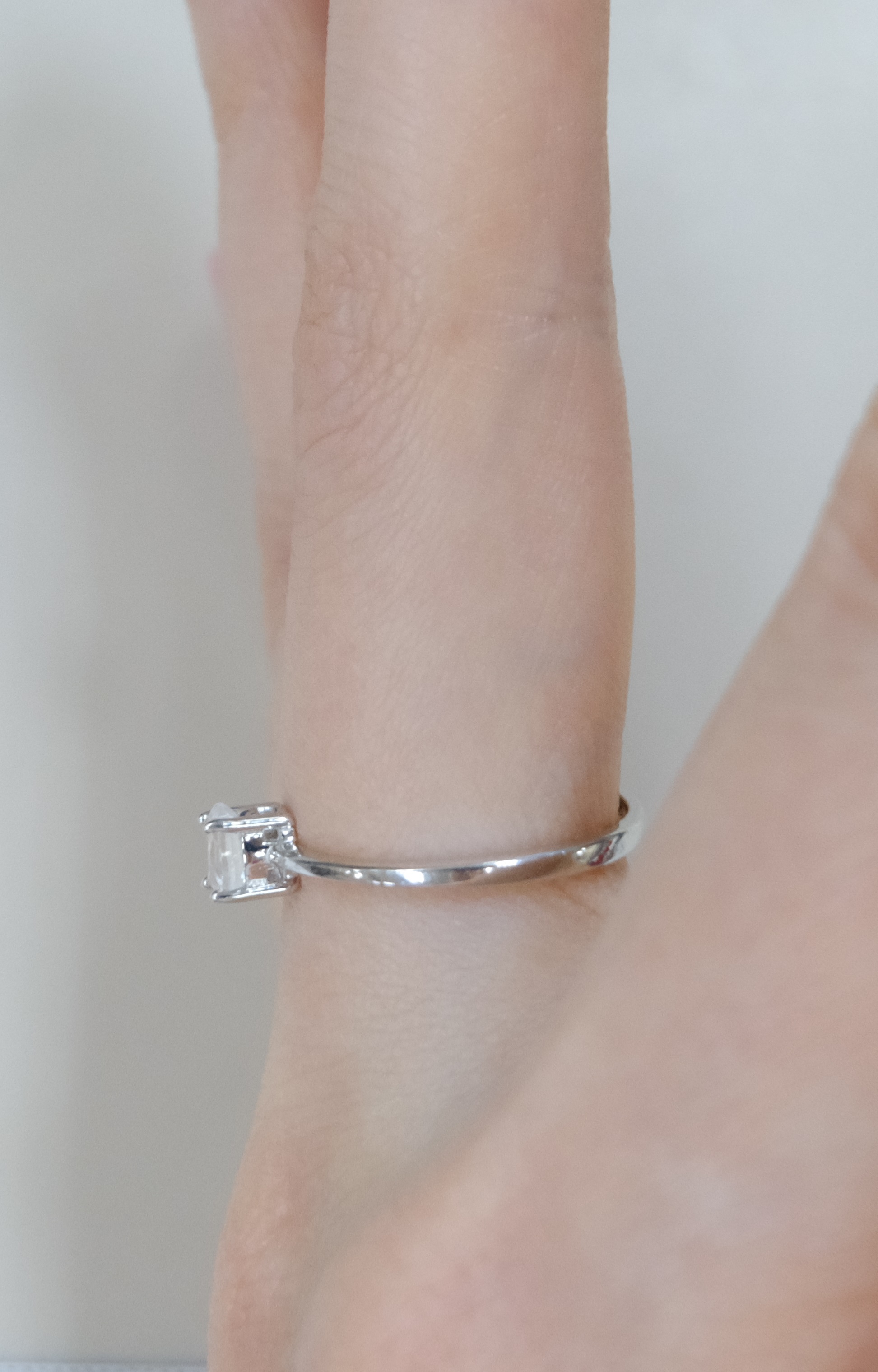 Серебряное кольцо с лунным камнем